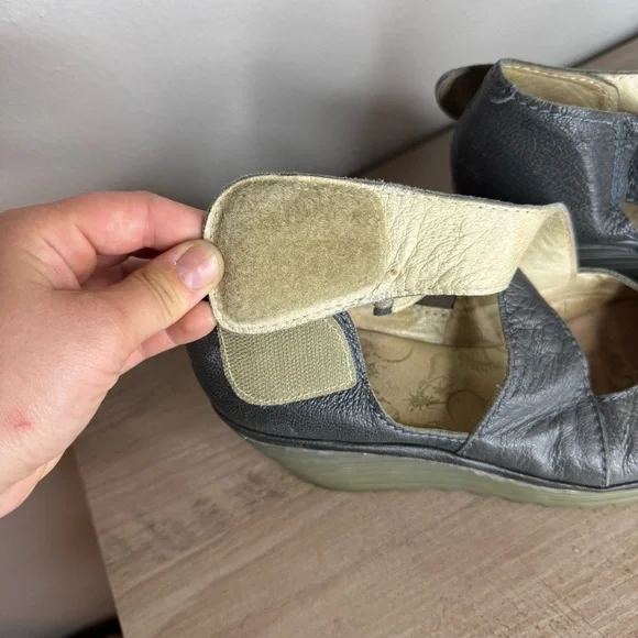 Fly London Yogo Wedge Sandals Leather Gray - Picture 7 of 9